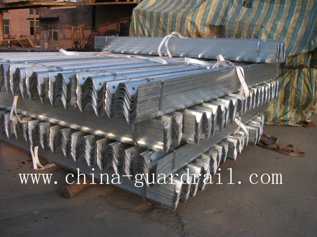 Three-Beam Tiekaiteiden Hot Dipped Galvanized Highway Barrier